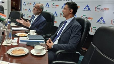 وزير الصناعة يبحث سبل جذب مزيد من الشركات الهندية للسوق المصري 