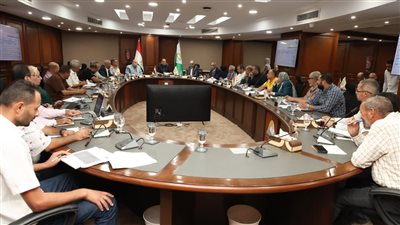 محافظ الجيزة يوجه بسرعة إنهاء طلبات تقنين أراضي الدولة بالعياط والواحات