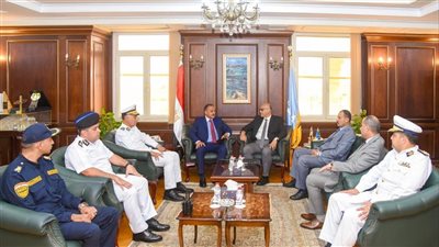 محافظ الإسكندرية يبحث مع مدير الأمن تعزيز الانضباط ومواجهة الإشغالات والنباشين