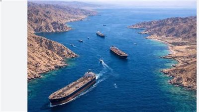 إيران تطالب بتعويضات ورفع العقوبات مقابل ترتيبات جديدة بشأن مضيق هرمز