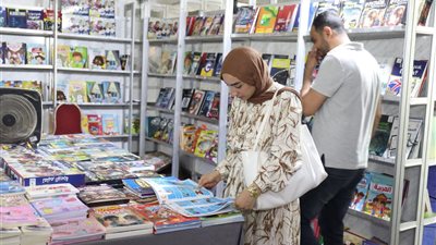 ورش وفعاليات.. إقبال جماهيري كبير على معرض السويس الرابع للكتاب