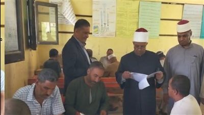 رئيس منطقة قنا الأزهرية يتابع أعمال تصحيح الشهادتين الابتدائية والإعدادية