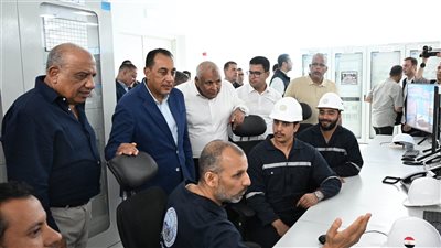 رئيس الوزراء يتفقد محطة محولات كهرباء شرق مطروح