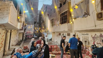 أهالي عزبة حمادة يستعدون للقاء نبيلة مكرم.. حكايات السيدات تتصدر المشهد