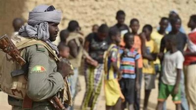 هجوم دامٍ يهز مالي.. تفاصيل مقتل 10 جنود واقتحام قاعدة للجيش