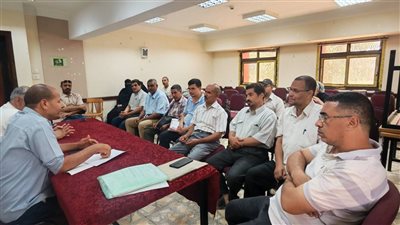 تنمية القدرات الطلابية.. محور اجتماع مدير تعليم فرشوط بموجهي الأنشطة