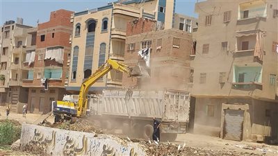 رفع اشغالات بالشوارع وتراكمات للمخلفات وتعديات على أملاك الدولة في 5 محافظات 