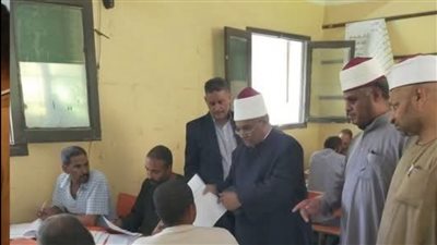 رئيس منطقة قنا الأزهرية يتفقد مركز تصحيح الشهادتين الابتدائية والإعدادية للدور الثاني 