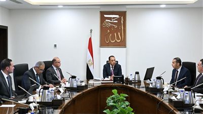 مدبولى يستعرض عددا من المقترحات لتطوير أداء البورصة المصرية