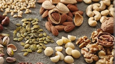 حفنة مكسرات يوميًا.. عادة غذائية تساعد في الحفاظ على ضغط الدم