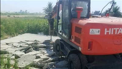 إزالة فورية لتعدٍ على الأراضي الزراعية بمدينة قوص