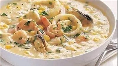 طرق تحضير شوربة السي فود.. وصفات شهية تجمع الجمبري والكابوريا والكاليماري