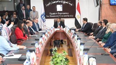 وزير الصناعة يتفقد مقر الهيئة المصرية العامة للمواصفات والجودة