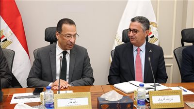 الاتصالات والتموين تبحثان التوسع في خدمات الكارت الموحد