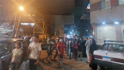 «الوفد» يرصد لحظات الرعب بعد انهيار سقف عقار بحدائق القبة.. والأهالي: «الهزة الأرضية هزت المكان»
