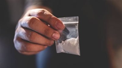 واقعة طريفة.. تفاصيل القبض على شاب يبيع مخدرات وهمية عبر الإنترنت
