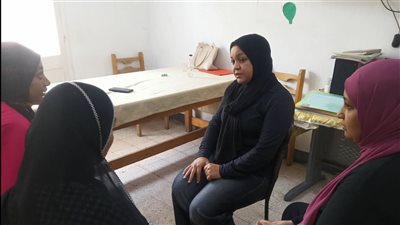 مركز تخاطب مدينة العمال بقنا يتابع حضور الأطفال ويعقد اجتماعًا مع أولياء الأمور