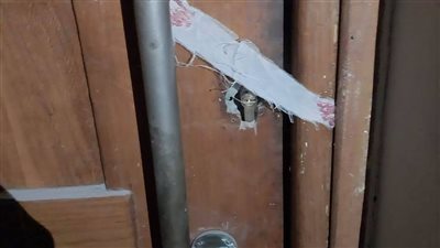 رئيس حي غرب القاهرة يتابع غلق وتشميع شقة مخالفة بشارع ابن النبيه