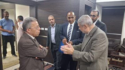 أسامة عبد الحي يتابع سير العمل بقطاعات 