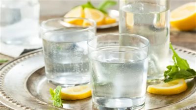 فوائد تناول المياه الغازية للجسم والأسنان