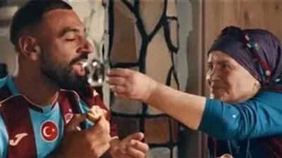 «اعتبرته ابني».. بطلة إعلان محمد صلاح تكشف تفاصيل لقائهما الأول