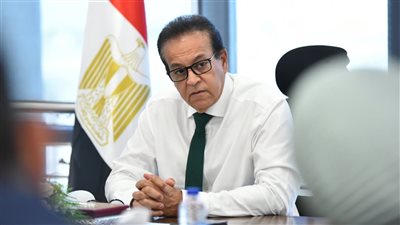 وزير الصحة يبحث مقترح شراكة لإدارة وتشغيل مركز المعايرة والاختبار بمعهد ناصر