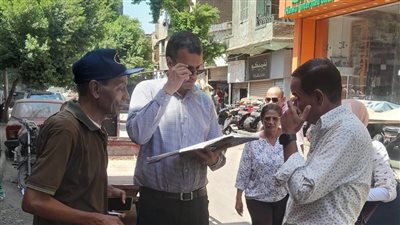 مصادرة أغذية فاسدة..حملات مكثفة بحي بولاق أبو العلا لضبط الأسواق ورفع الإشغالات 