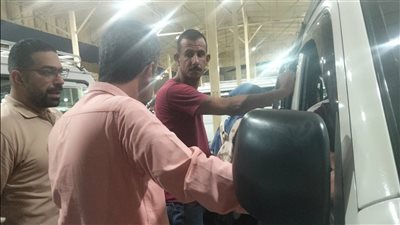 السكرتير المساعد لمحافظة الأقصر يقود جولة مفاجئة على مواقف الأجرة