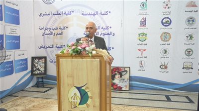 رئيس جامعة الفيوم يفتتح معرض 
