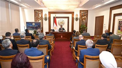 وزير الصناعة يلتقي رؤساء البعثات الدبلوماسية المنقولين للعمل بالخارج