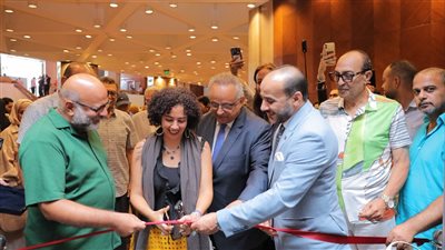 مدير مكتبة الإسكندرية يفتتح معرض «أجندة».. 193 فنانًا يشاركون في الدورة الـ19