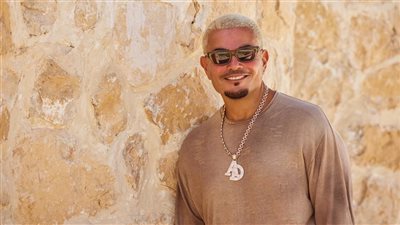 عمرو دياب يهزم الزمن ويتصدر قائمة Official Egypt Chart متفوقا على جيل زد