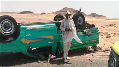 محافظ أسوان يتابع حادث إنقلاب سيارة بطريق أبو سمبل البرى