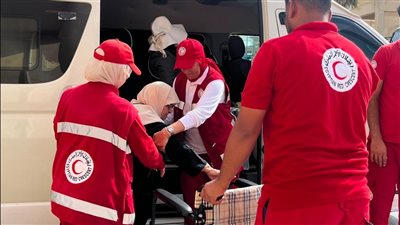 الهلال الأحمر المصري يرافق الدفعة الـ74 من الجرحى والمرضى الفلسطينيين