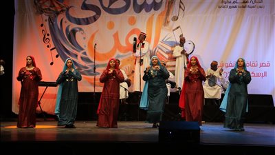 صور.. إقبال جماهيري بحفل فرقتي أسوان وكفر الشيخ في شاطئ الفن