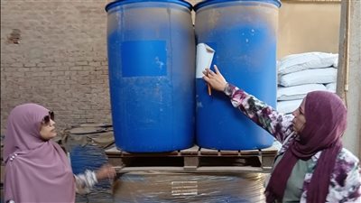 ضبط 6.4 أطنان مواد كيميائية منتهية الصلاحية في قبضة تموين بلبيس