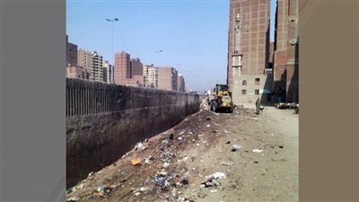 استجابة لشكاوى المواطنين.. رفع تراكمات القمامة والمخلفات بحي المرج