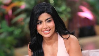 كارولين عزمي تكشف سبب نجاتها من الغرق في الساحل