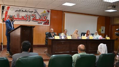 رسالة دكتوراه بعلوم الزقازيق تبحث أسرار «البيوسيانين» ومقاومته للميكروبات والخلايا السرطانية