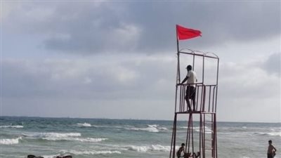 اتحاد الغوص والإنقاذ يحذر من السباحة أثناء رفع الراية الحمراء