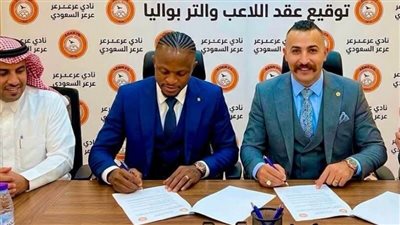 بعد حسم الصفقة.. واقعة غريبة مع مهاجم الأهلي السابق في الدوري السعودي