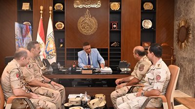 محافظ جنوب سيناء يستقبل وفد الشعبة الهندسية لقيادة قوات شرق القناة لمكافحة الإرهاب 