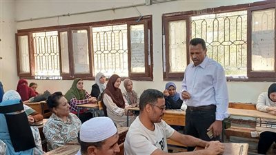 مدير تعليم ابو تشت يتابع فعاليات البرنامج التدريبي لرفع كفاءة وتنمية المهارات