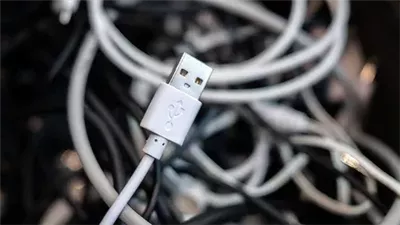 كيف تعرف إمكانيات منفذ USB من الرموز والألوان؟