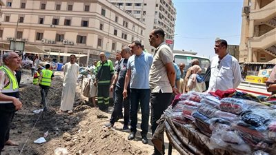 حملات مكثفة بـ«الموسكي» لرفع الإشغالات وتحسين النظافة بشوارع عبدالعزيز والأزهر والعتبة