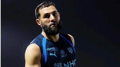 القائمة الآسيوية أو الرحيل.. بنزيما حائر في حسم مصيره مع الهلال
