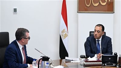 رئيس الوزراء يبحث مع وزير التخطيط جهود زيادة الاستثمارات الأجنبية