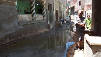 متابعة ميدانية عاجلة بالمنيا  لمعالجة ظهور مياه جوفية بقرية «منسافيس» بأبوقرقاص