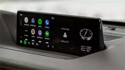 Android Auto أم Apple CarPlay.. أبرز الفروق بين النظامين