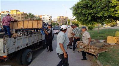 العاشر من رمضان تواصل حملاتها المسائية لرفع الإشغالات وإزالة النباشين من الميادين